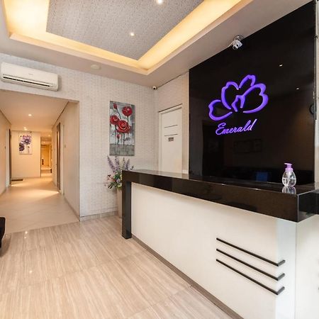 Life Emerald Hotel Σουραμπάγια Εξωτερικό φωτογραφία