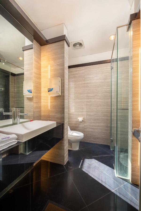 Life Emerald Hotel Σουραμπάγια Εξωτερικό φωτογραφία