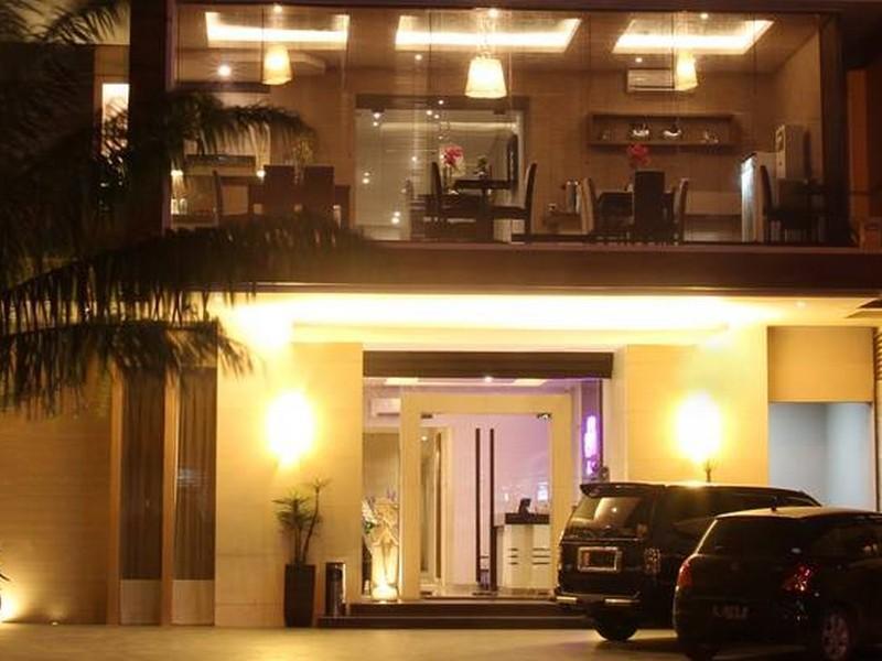 Life Emerald Hotel Σουραμπάγια Εξωτερικό φωτογραφία