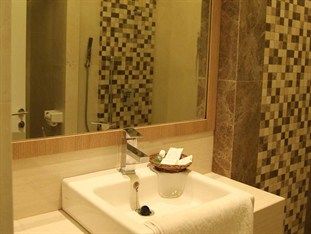 Life Emerald Hotel Σουραμπάγια Εξωτερικό φωτογραφία